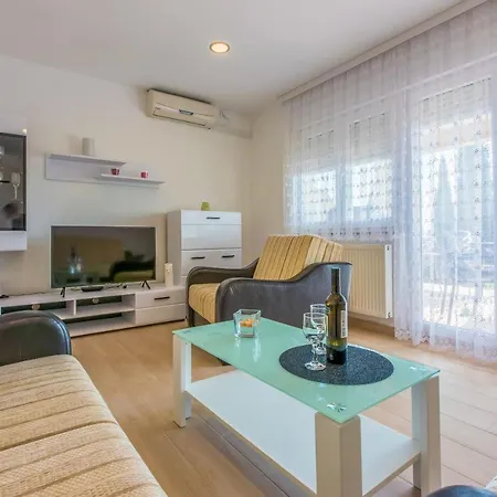 Cvetkovic Apartment *